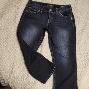 Silver Jeans Women's Indigo Straight Leg Capri. Stretchy Material. 31x22 1/2